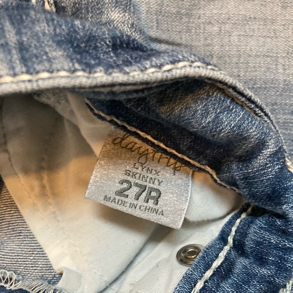 Daytrip Lynx Skinny Jeans - Picture 7 of 10